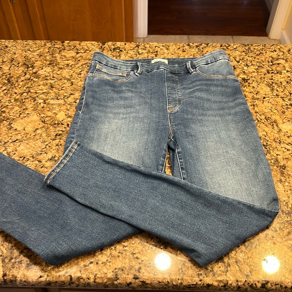 Good American stretch jean - no button fly jegging. Size 4